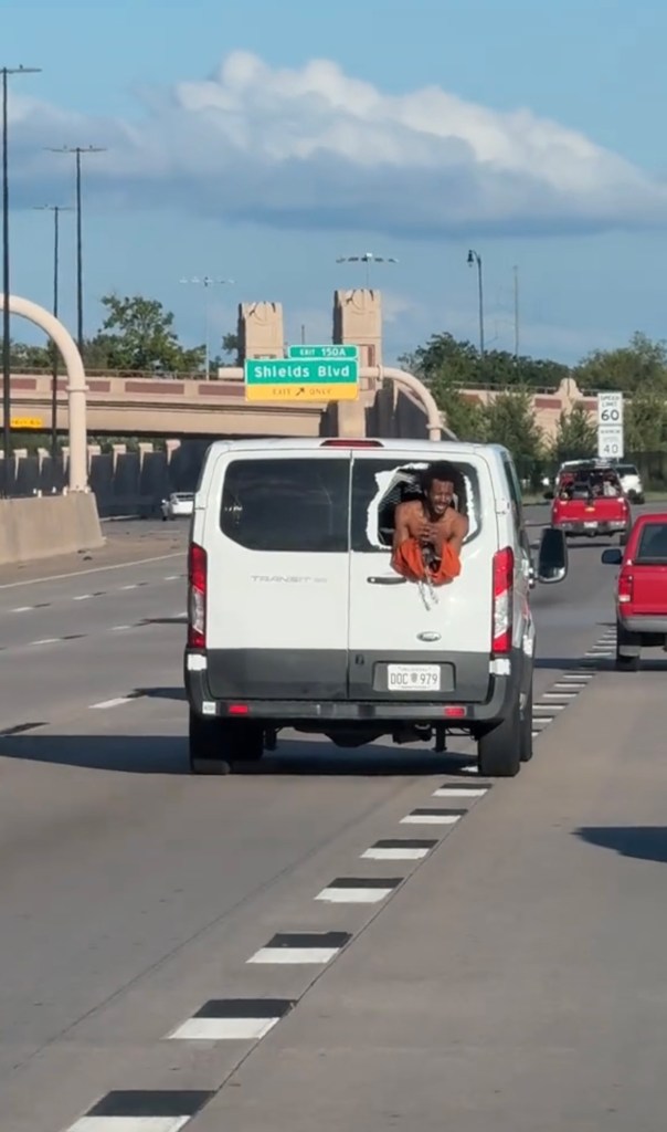 Cell phone footage shows the shirtless inmate begging drivers for help and attempting to open the back door.
