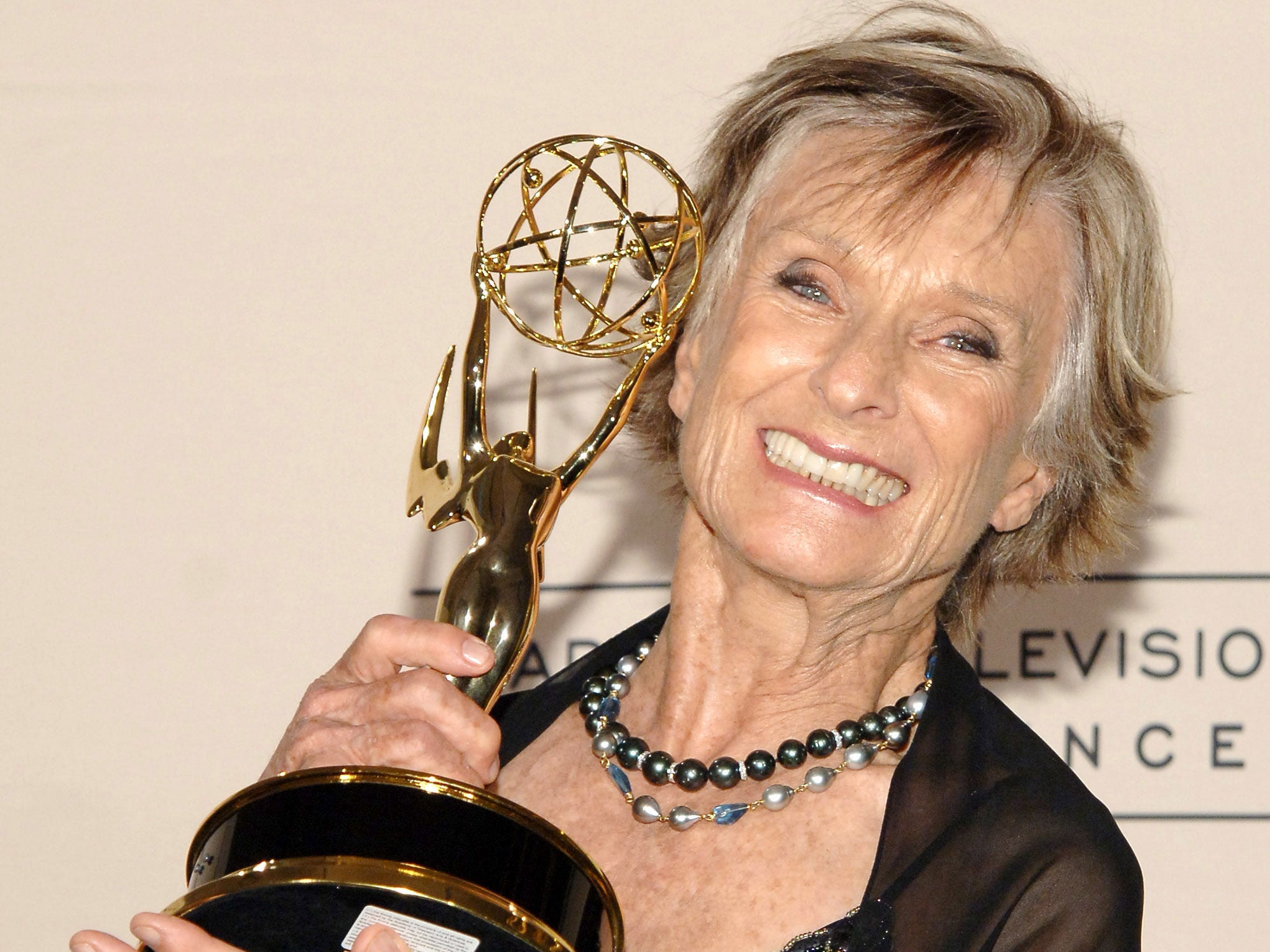 Cloris Leachman, winner Outstanding Guest Actress in a Comedy Series for