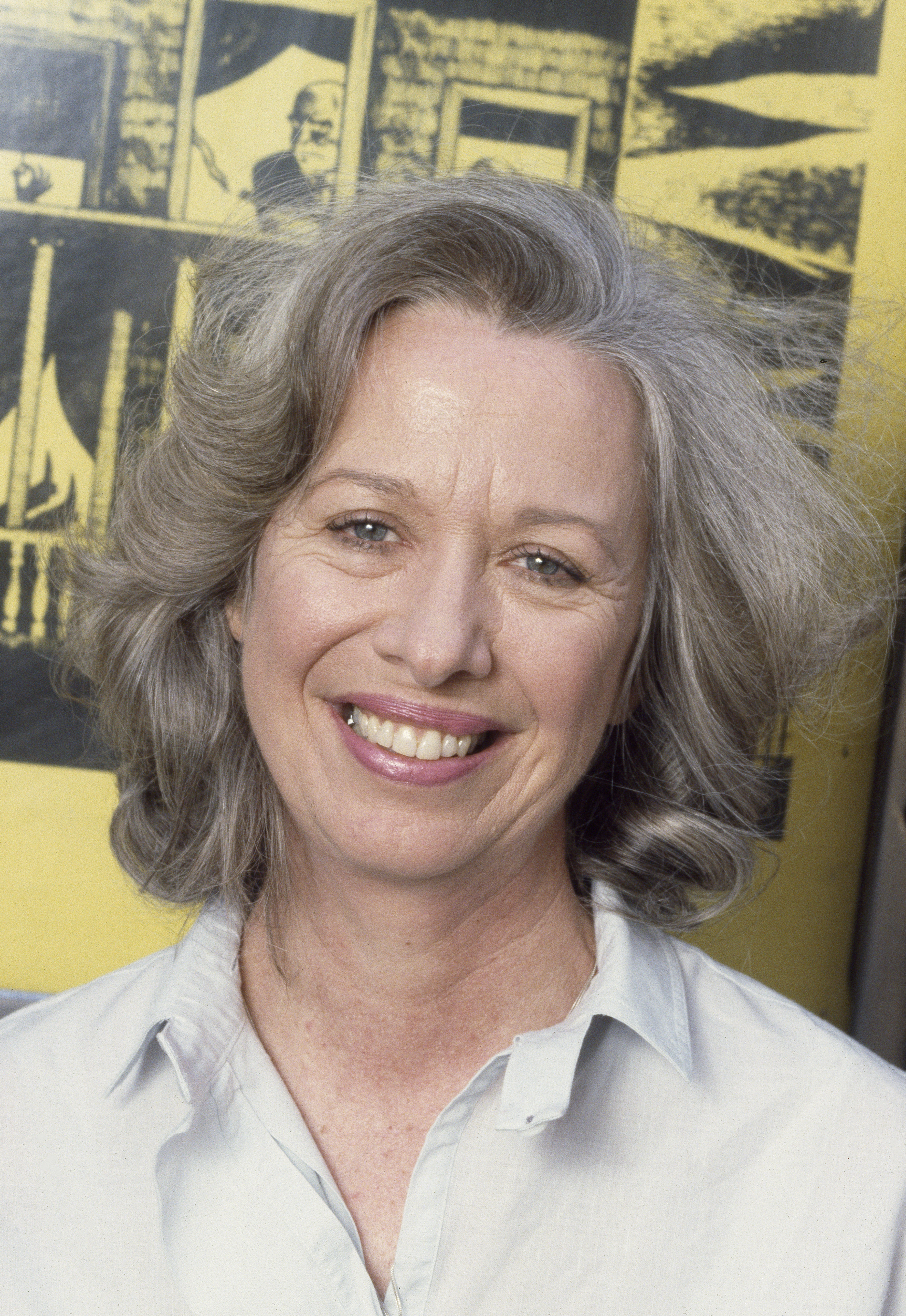 Polly Holliday smiling.