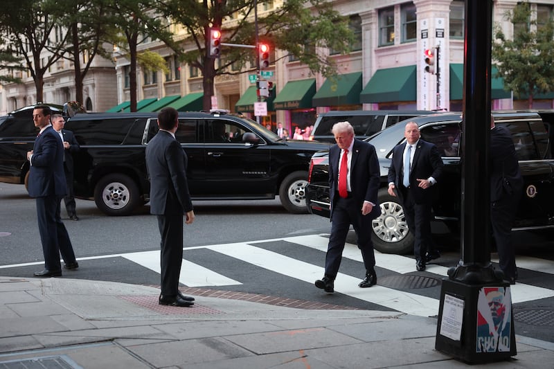 WASHINGTON, DC - SEPTEMBER 09: U.S. President Donald Trump and members of his cabinet and administration arrive for dinner at Joe's Seafood, Prime Steak & Stone Crab on September 09, 2025 in Washington, DC. Trump dined away from the White House as his crime emergency order — which included the deployment of National Guard troops and a surge of federal law enforcement officers — comes to a close. (Photo by Win McNamee/Getty Images)
