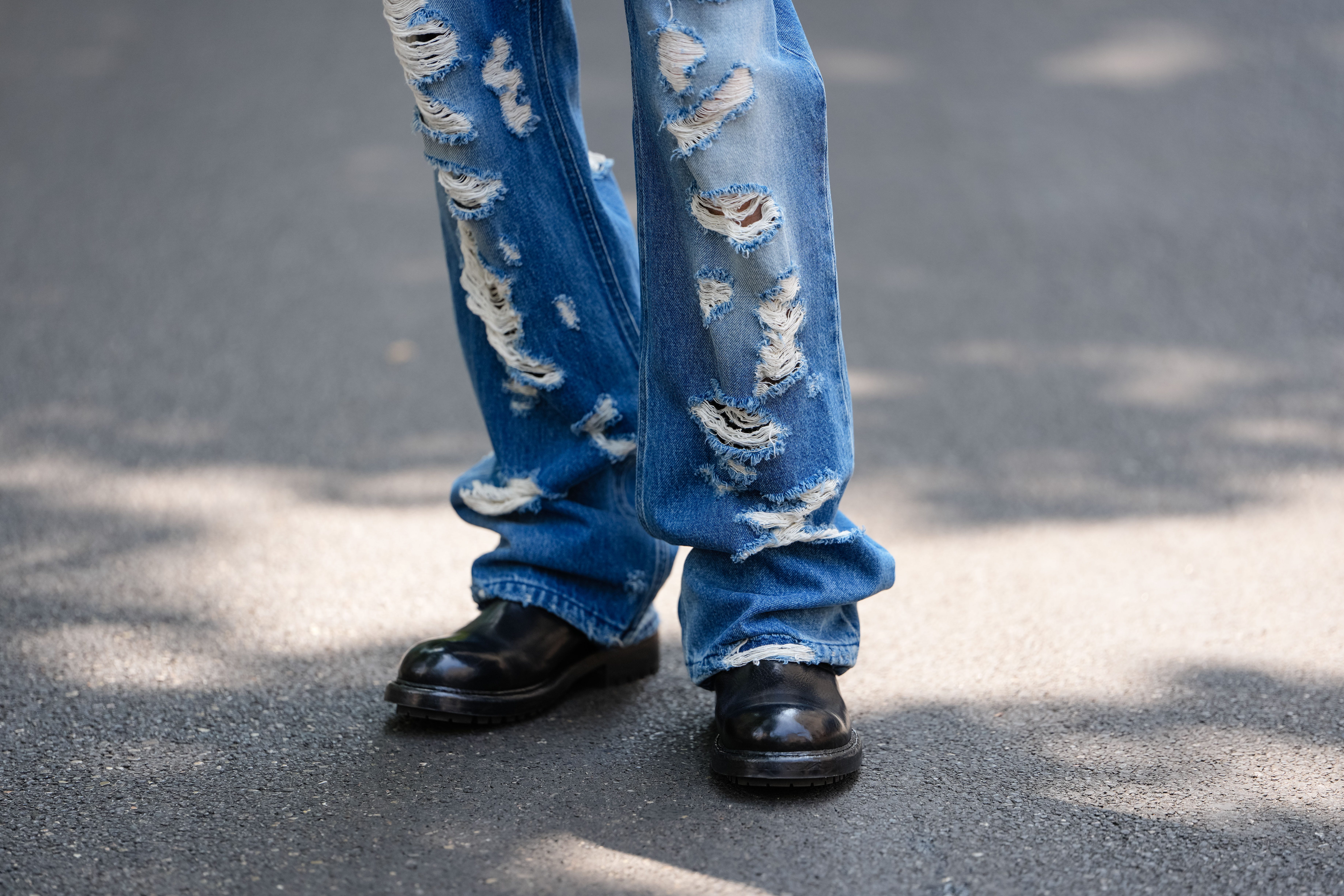 Ripped jeans with boots