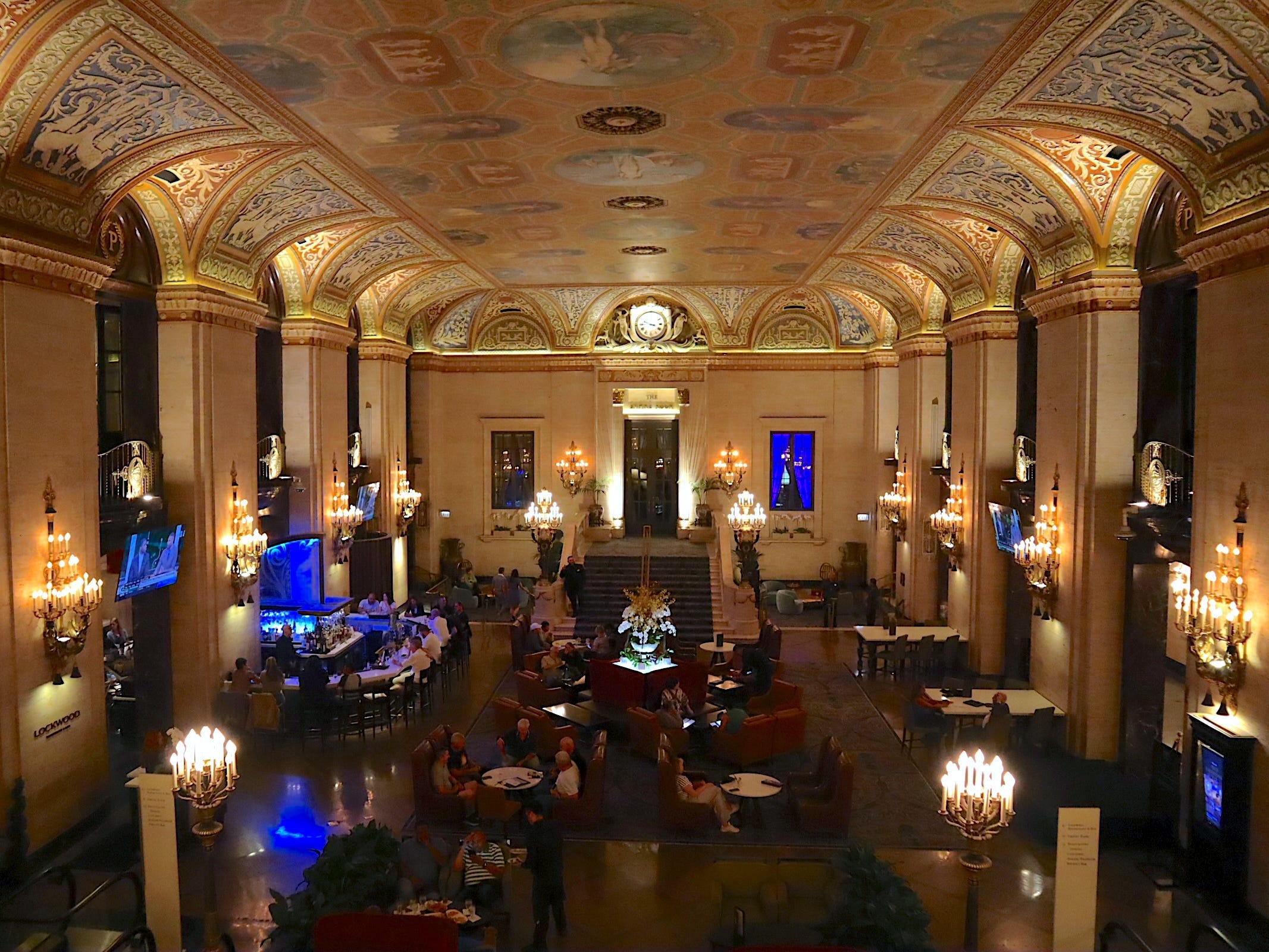 inside chicago lockwood palmer house hotel