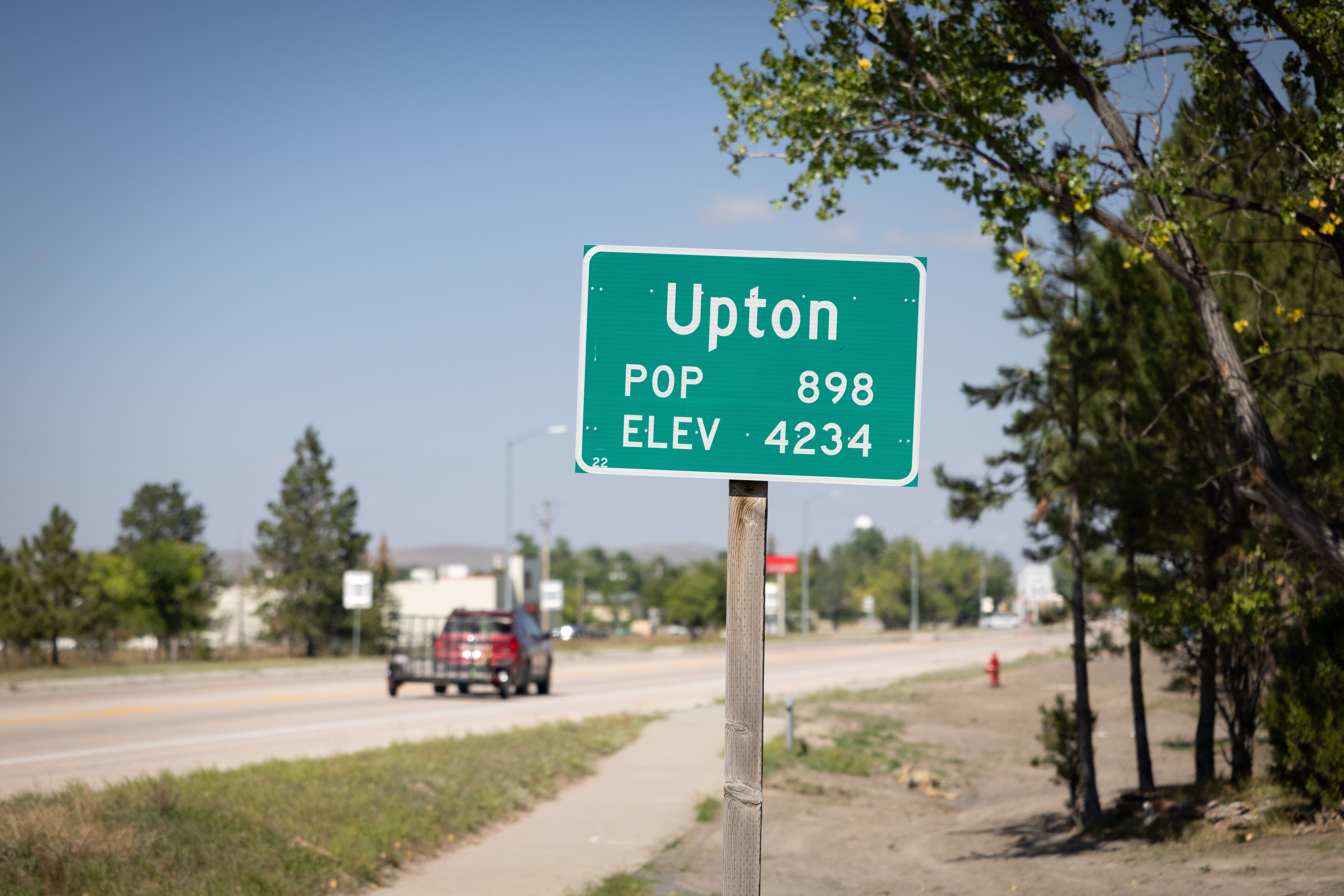 Upton population sign