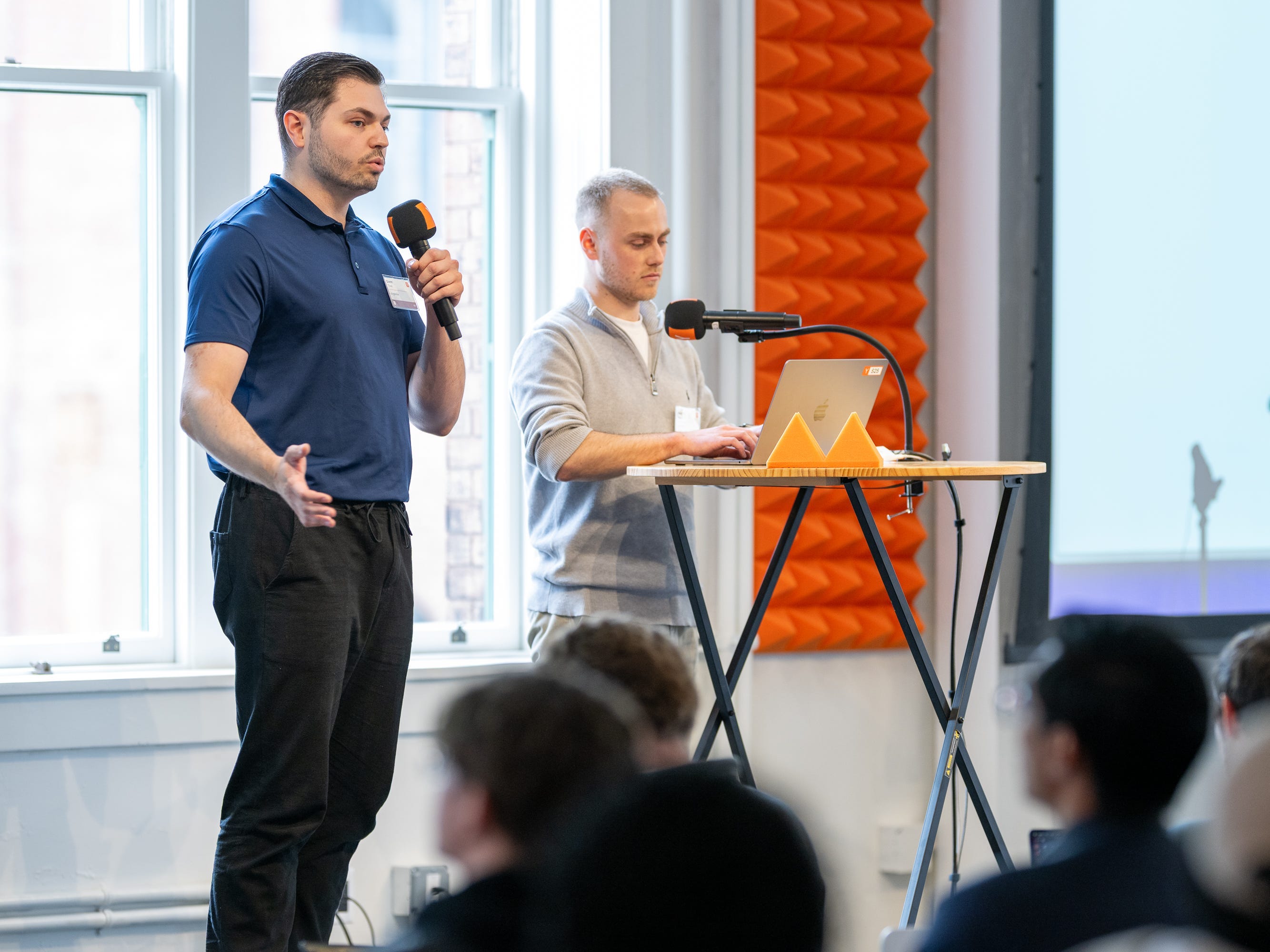 Glenn Töws and Julian Goetze, presenting onstage at Y Combinator.