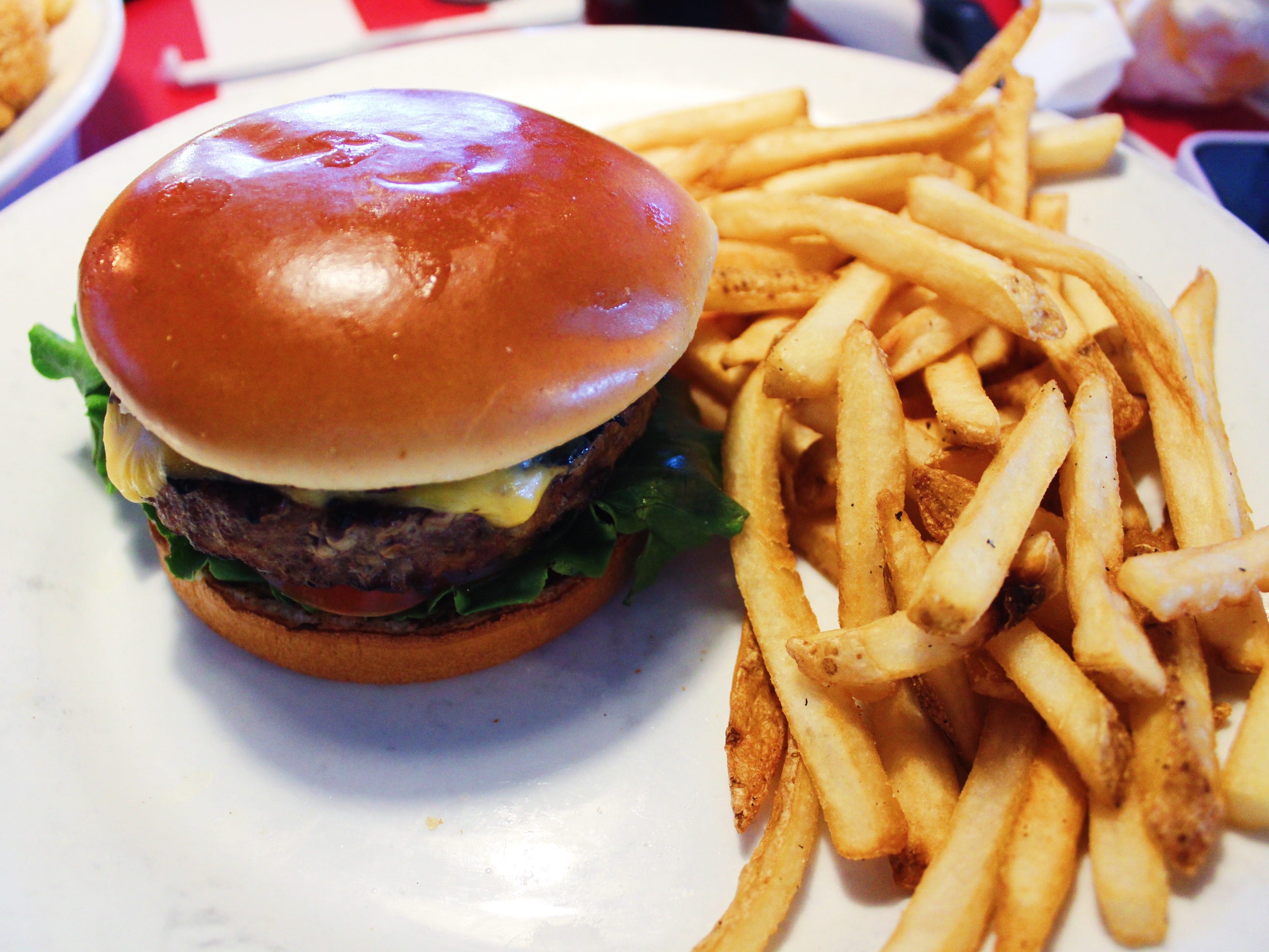 tgi fridays cheeseburger