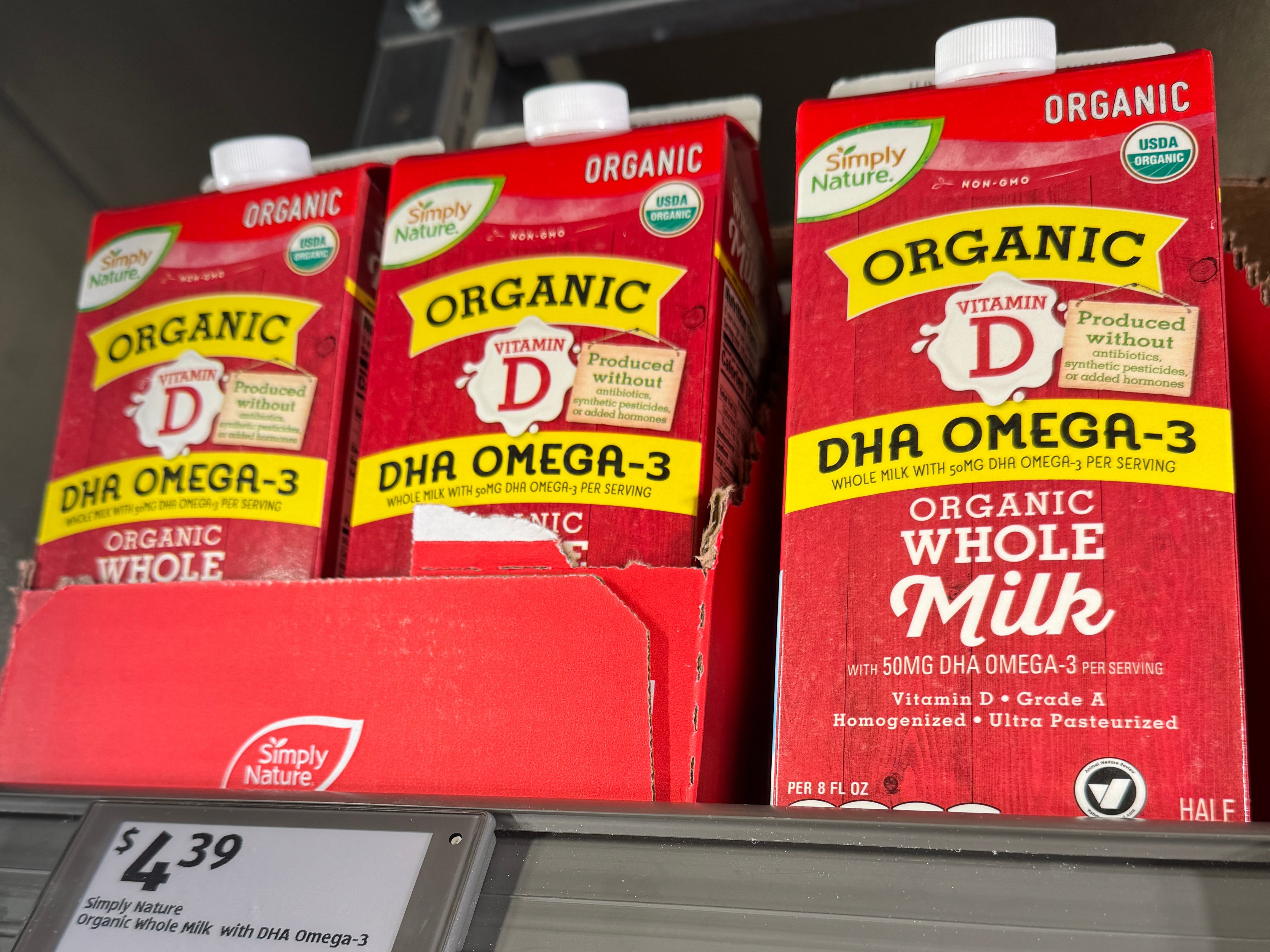A display of Simply Nature organic whole milk at Aldi.