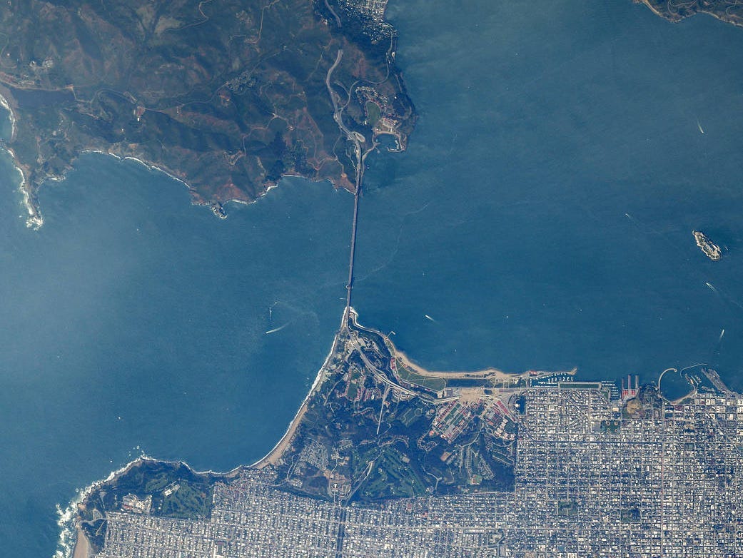 The Golden Gate Bridge links San Francisco with the Golden Gate National Recreation Area in northern California.