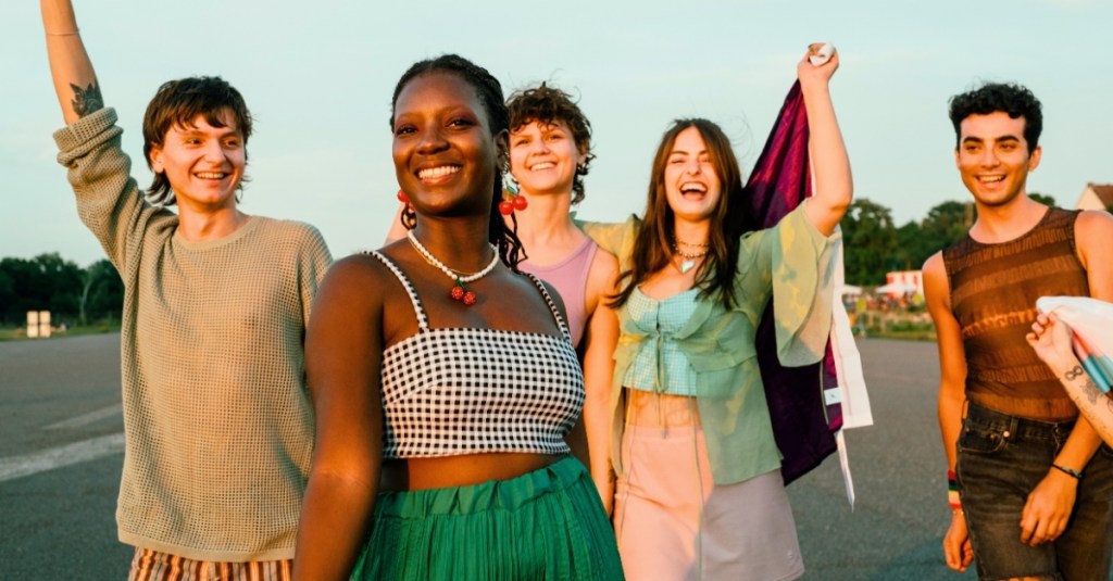 How Many Close Friends Do You Actually Need? Science Says There’s a Number.