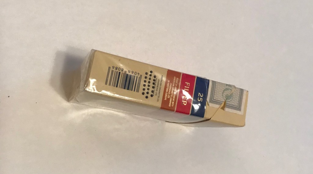Pack of 25 Filter cigarettes.