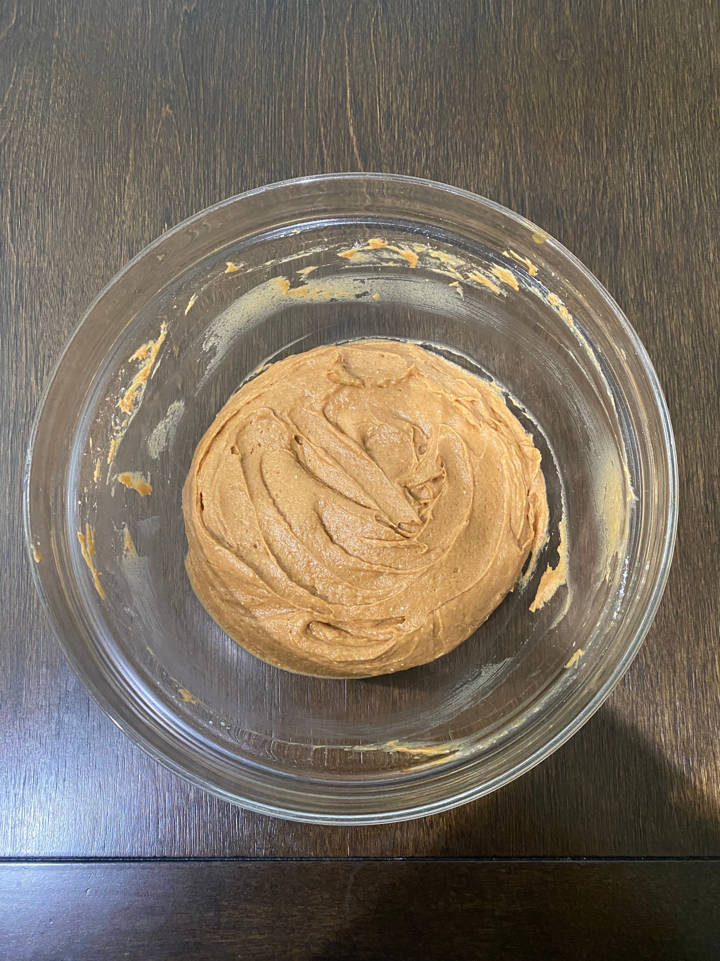 Spice cake mix and pumpkin purée mixed together in the bowl.