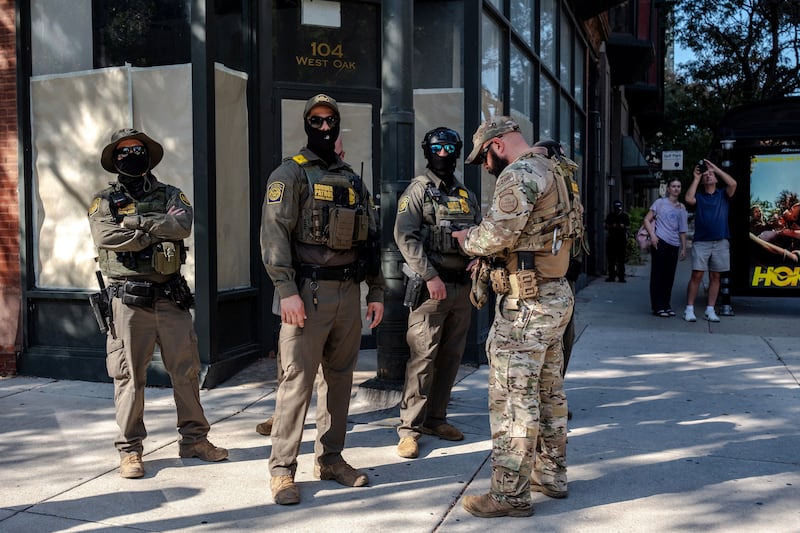 Federal agents stand on a street corner after patrolling several tourist districts in the downtown area, after U.S. President Donald Trump ordered increased federal law enforcement presence to assist in crime prevention, in Chicago, Illinois, U.S. September 28, 2025. REUTERS/Jim Vondruska