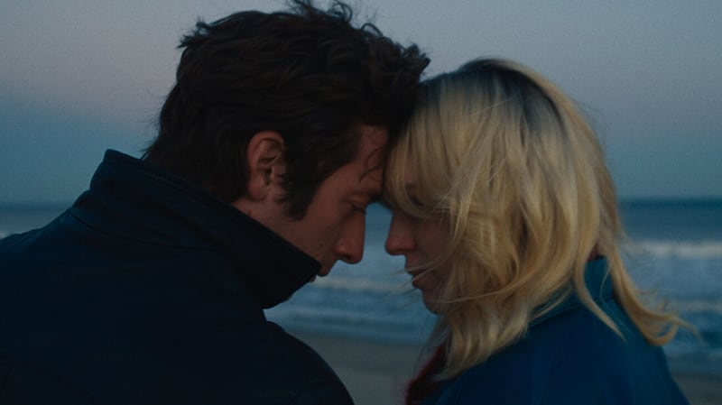 Jeremy Allen White and Odessa Young