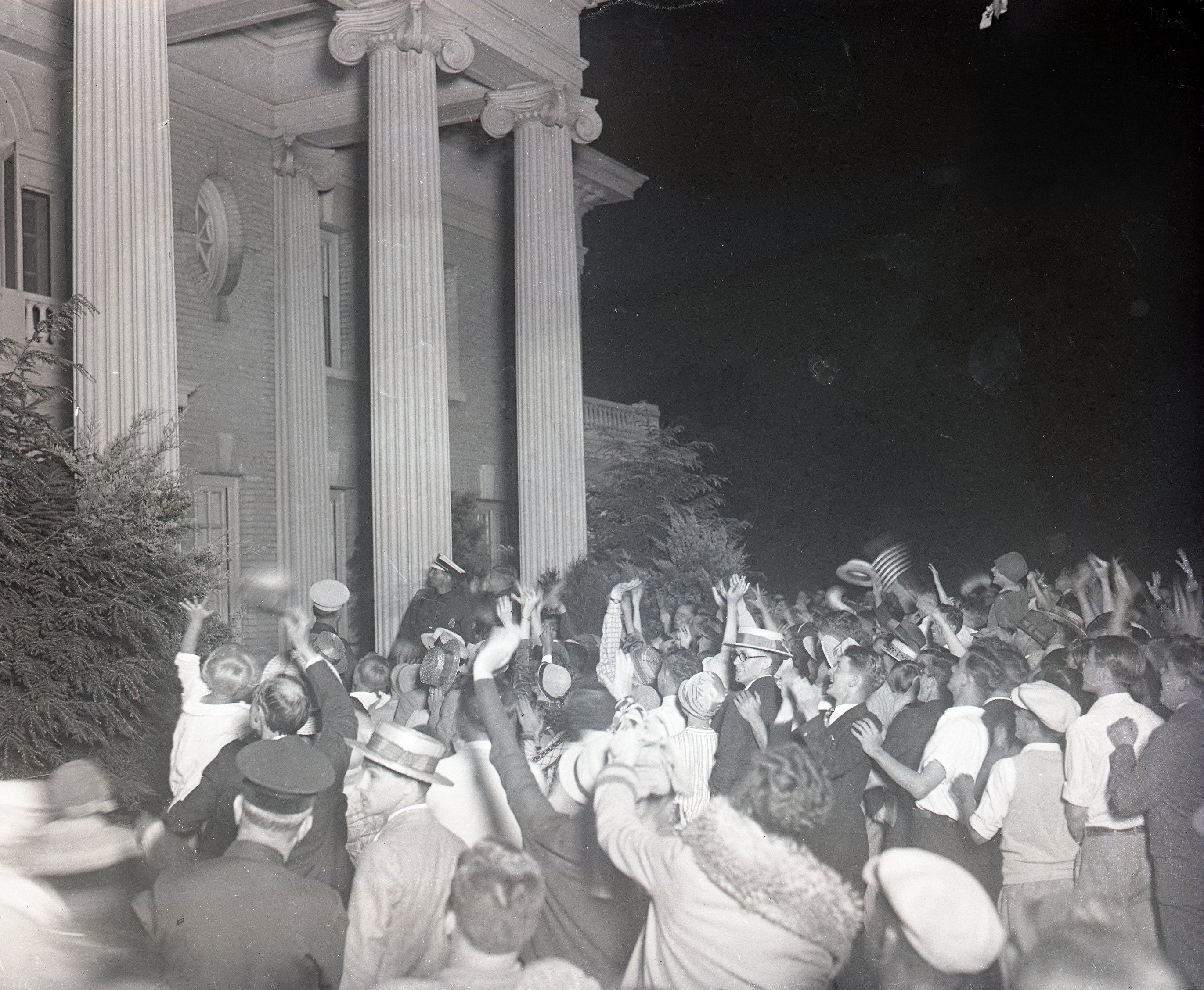 Crowds gathered at Hawthorn Hill during Charles Lindbergh's visit.