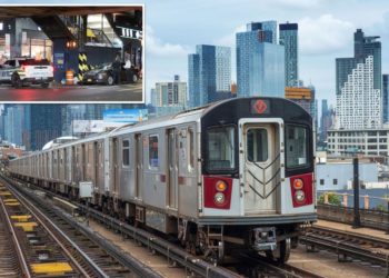 25-year-old stabbed, critically wounded during clash with smiling straphanger on NYC subway train: cops
