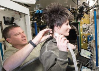 Photos show what life is like on the International Space Station, from sleeping arrangements to haircuts