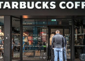 More than 2,600 stores are closing across the US this year. Here’s the list.