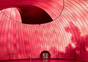 Anish Kapoor and Arata Isozaki’s Inflatable “Ark Nova” Touches Down in Switzerland