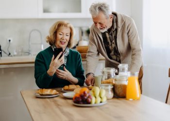 Breakfast timing may hold the key to living longer, new research reveals
