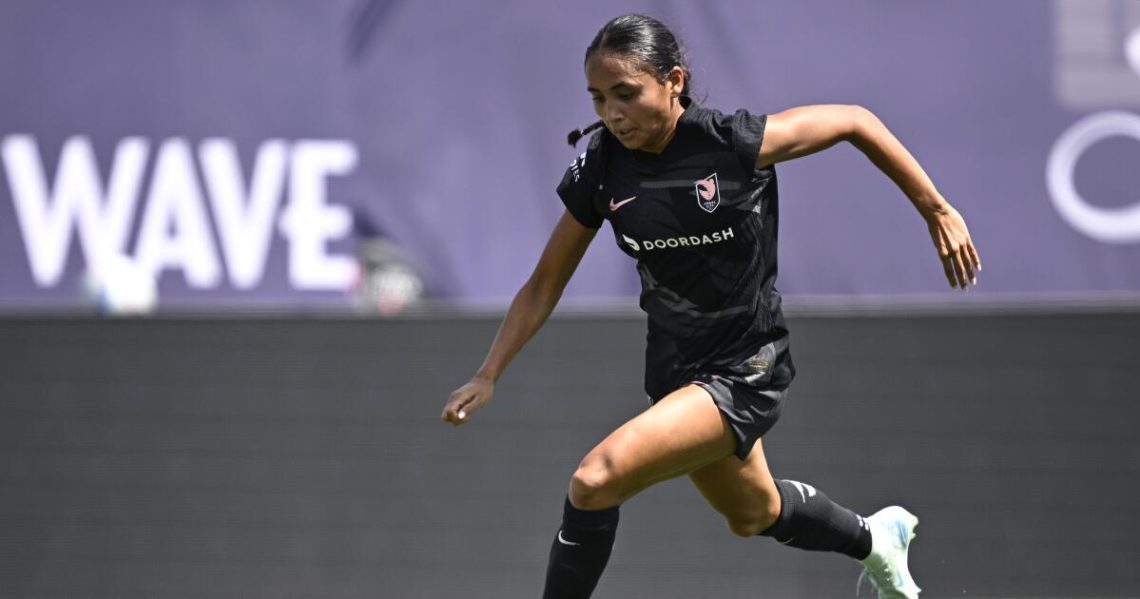 Commentary: Can’t even say her name? Angel City handled Alyssa Thompson transfer in odd way
