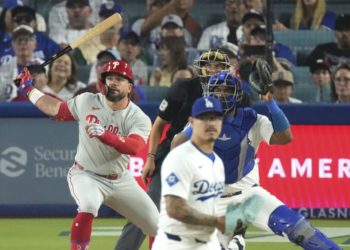 Dodgers fall to Phillies in extra innings, hinder chances of earning playoff bye