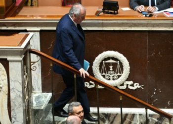 France Descends Toward Another Government Collapse