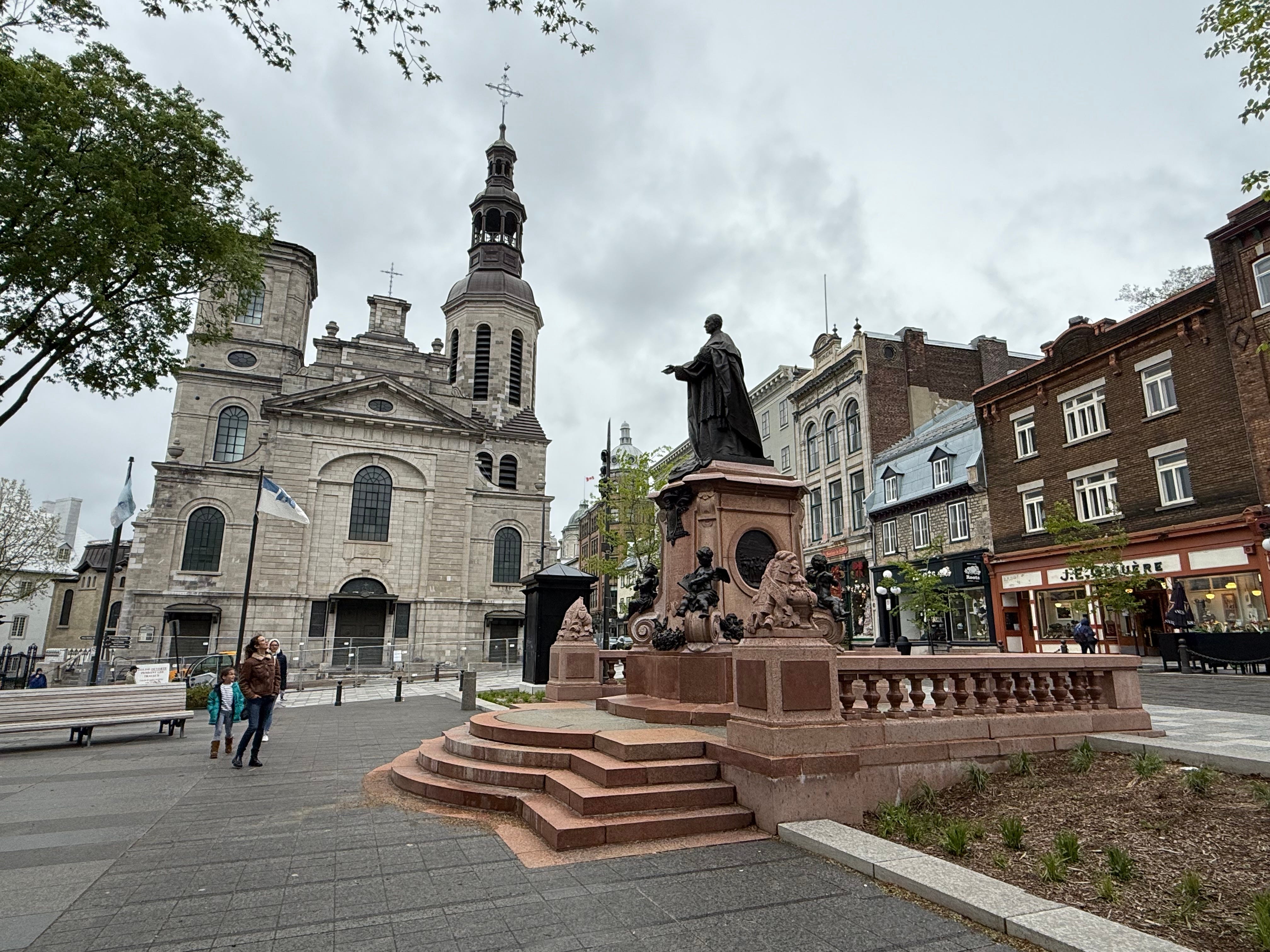 Plaza in Quebec with statue