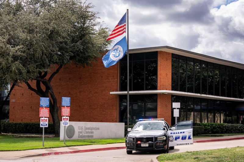 Law enforcement personnel respond at the scene of a shooting at an Immigration and Customs Enforcement (ICE) field office in Dallas, Texas, U.S., September 24, 2025.    REUTERS/Jeffrey McWhorter