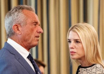 Pam Bondi and RFK Jr. travel to the Chicago suburbs for a crackdown on illicit vape sales