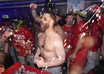 Phillies clinch 2nd straight NL East title with 6-5 win over Dodgers in 10 innings