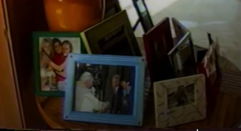 Still of video showing photo of Jeffrey Epstein and Ghislaine Maxwell meeting Pope John Paul II.