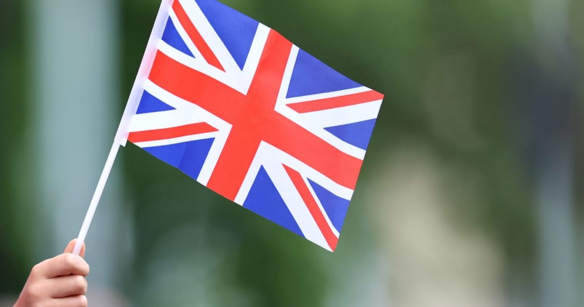 DESPERATE AMERICANS WANT TO BE BRITISH — 50% surge in citizenship applications since the Hitler-praising felon Donald Trump became president 🚨