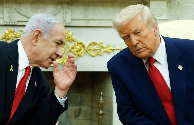 Israeli Prime Minister Benjamin Netanyahu (L) talks to U.S. President Donald Trump during a meeting in the Oval Office of the White House on April 7, 2025 in Washington, DC.
