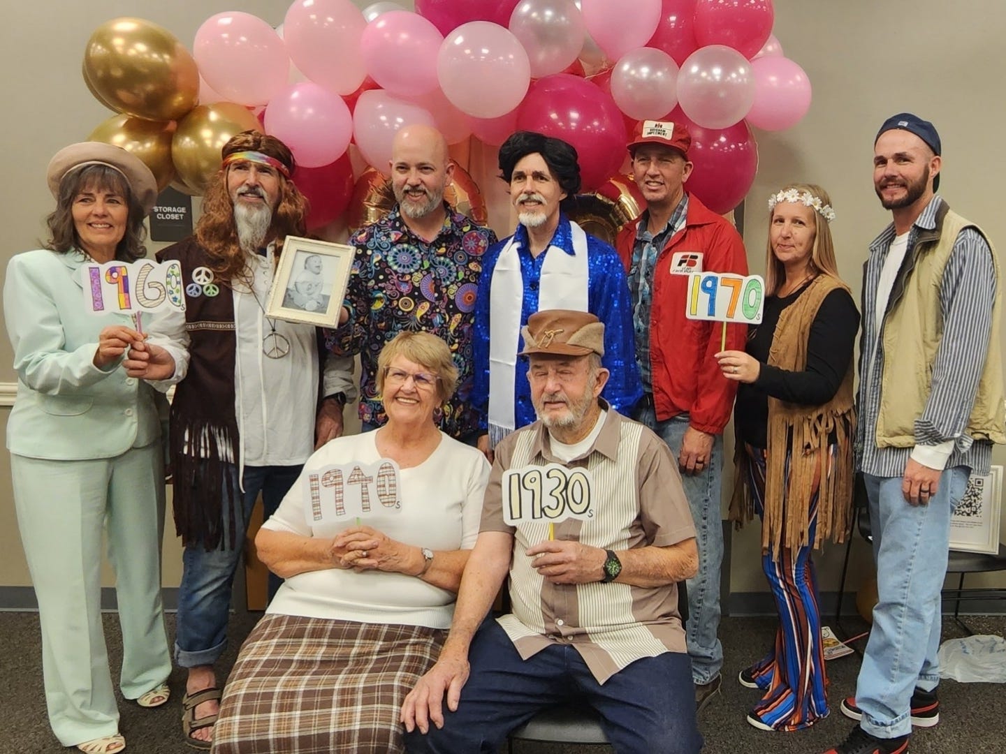Dix and Ruth Roberts surrounded by family