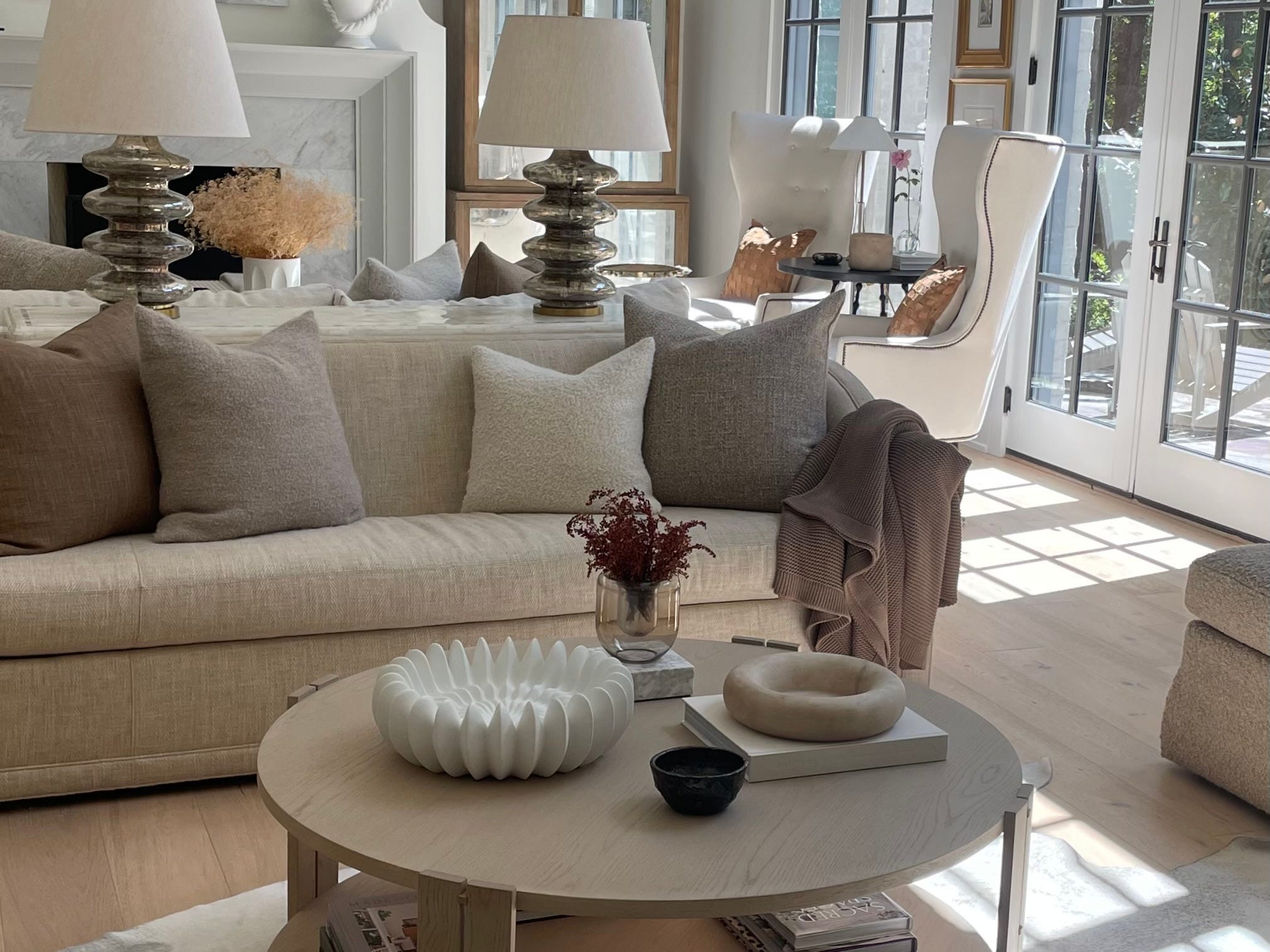 A living room with neutral decor accents