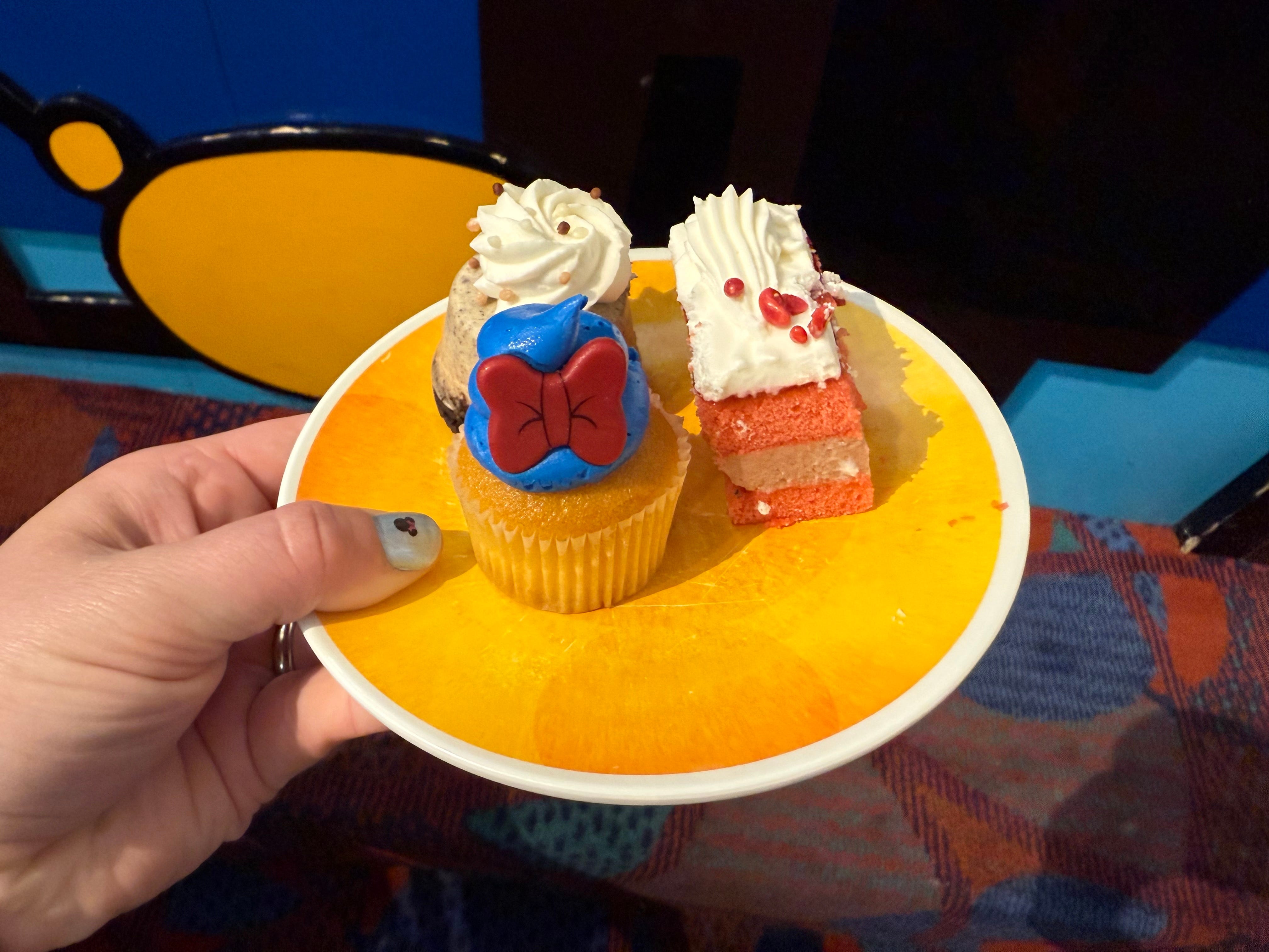A Donald Duck themed cupcake available at Chef Mickey's restaurant.