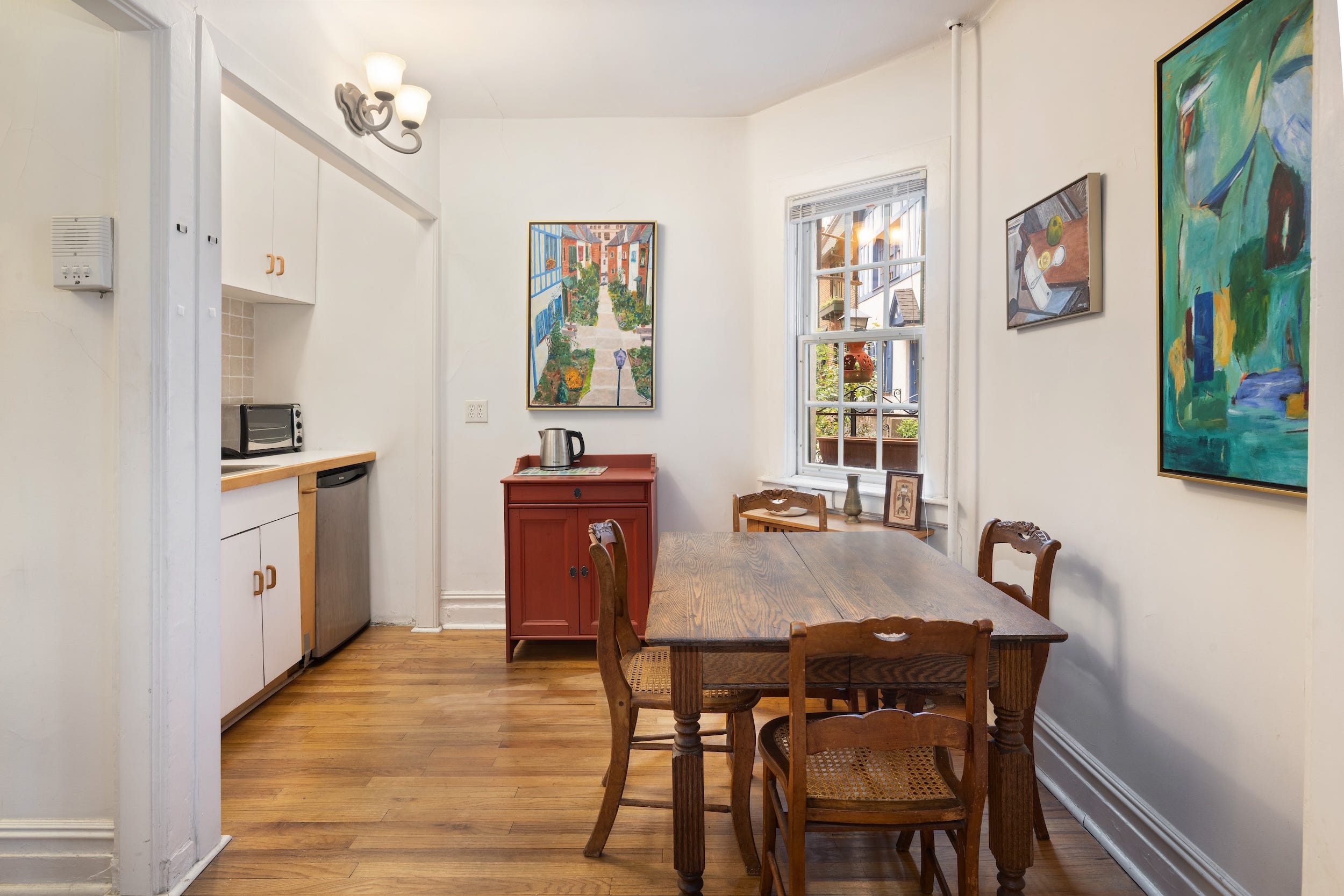 A eat-in kitchen in a New York City condo.