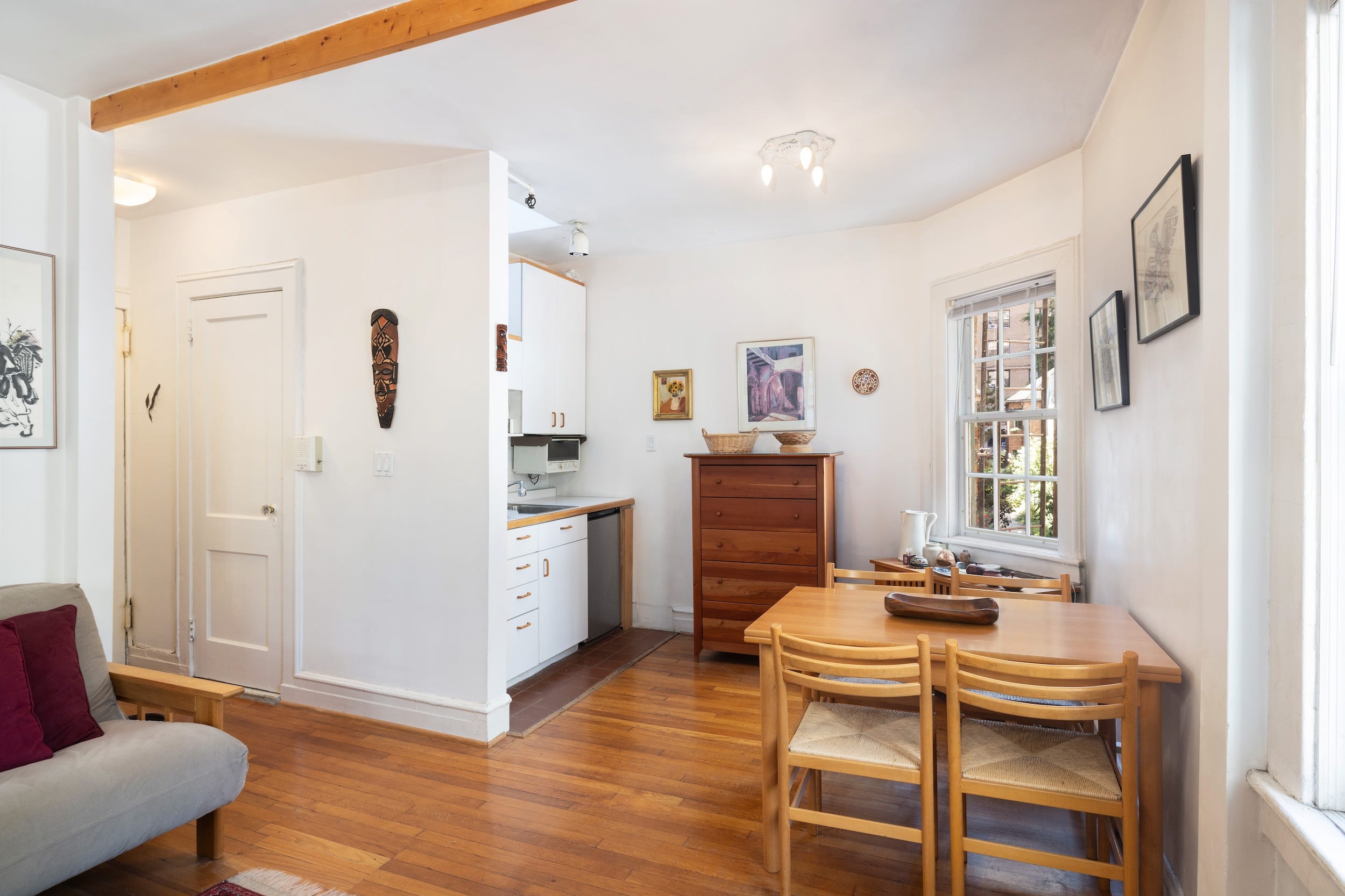 A eat-in kitchen in a New York City condo.