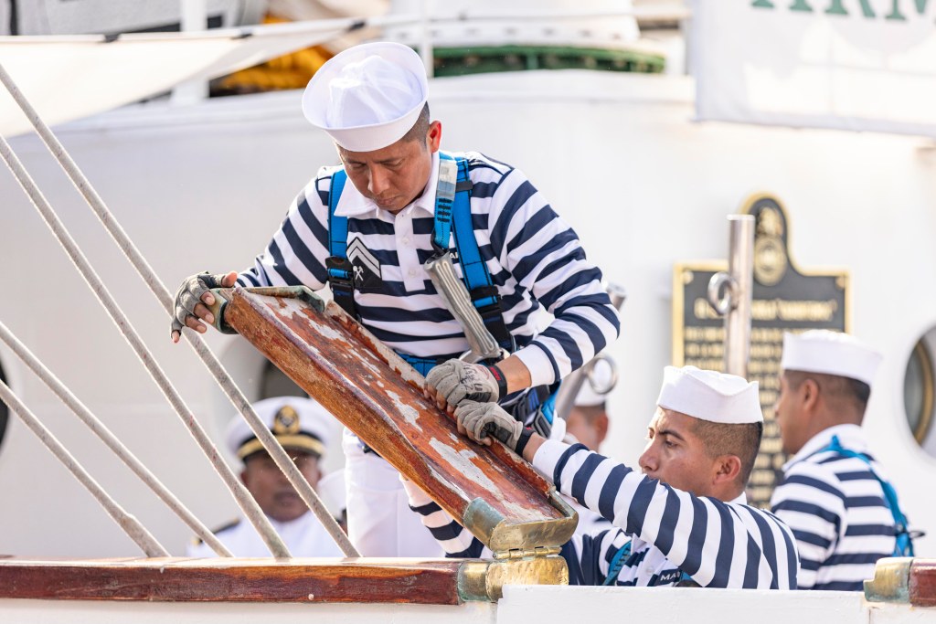 Crew members man the rigging of the Cuauhtémoc as the ship departs the Hudson River for Cozumel.