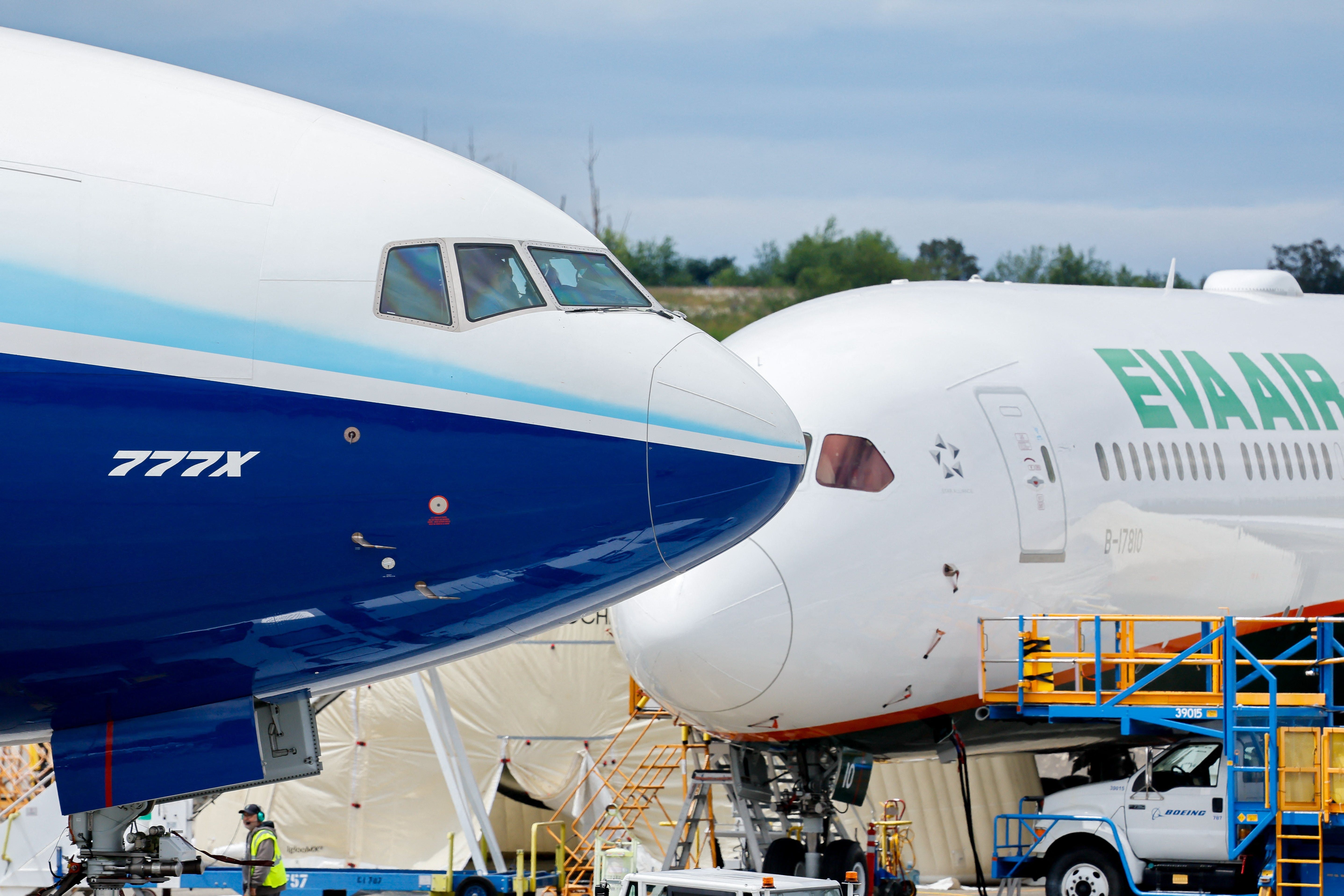 A 777X test jet with an Eva Air 787 in the background.