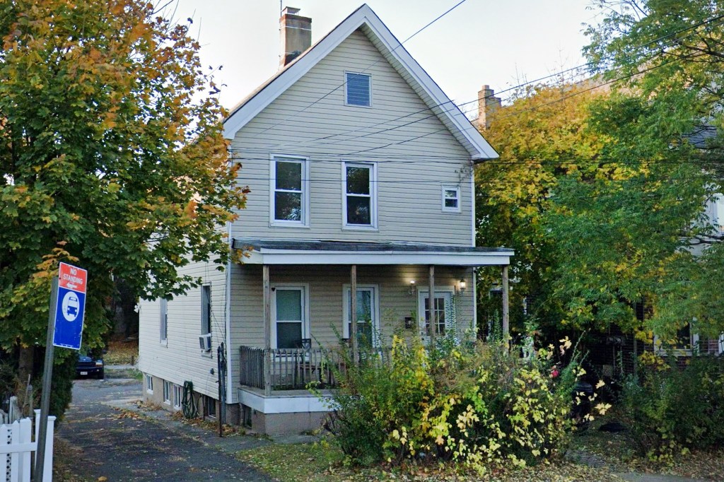 House at 380 Cary Ave, Staten Island, NY 10310.