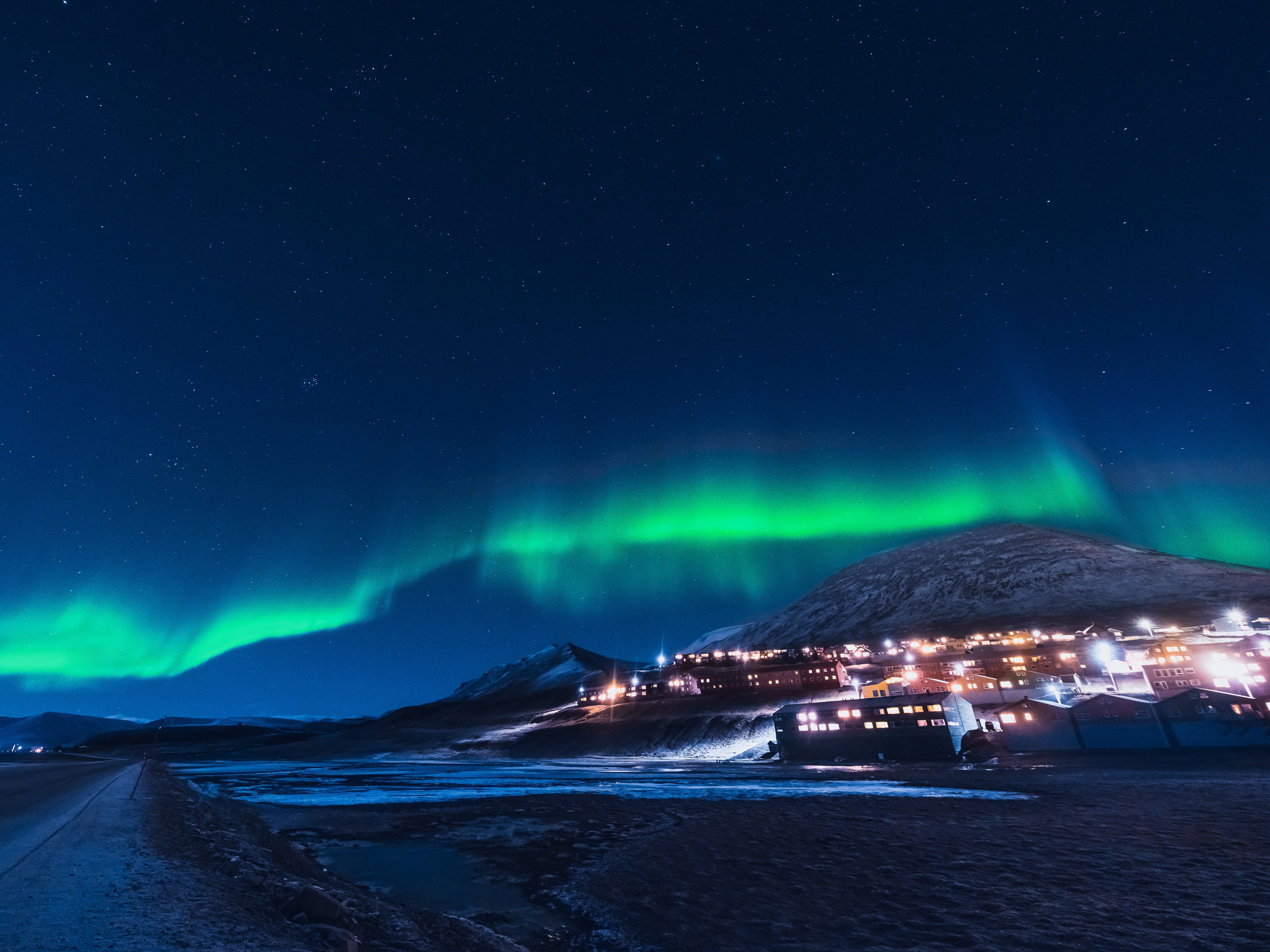 longyearbyen northern lights