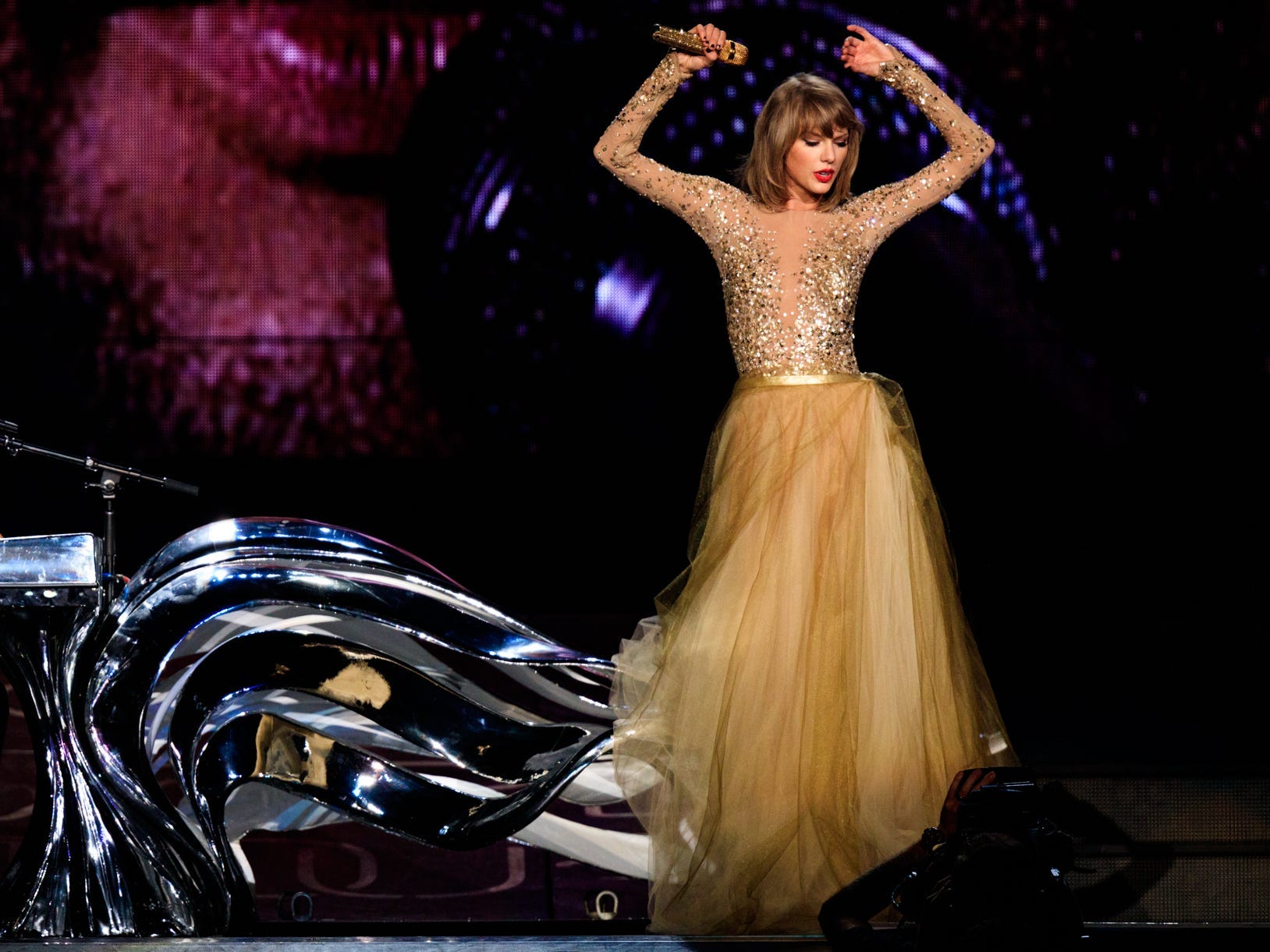 Taylor Swift and John Legend perform on the