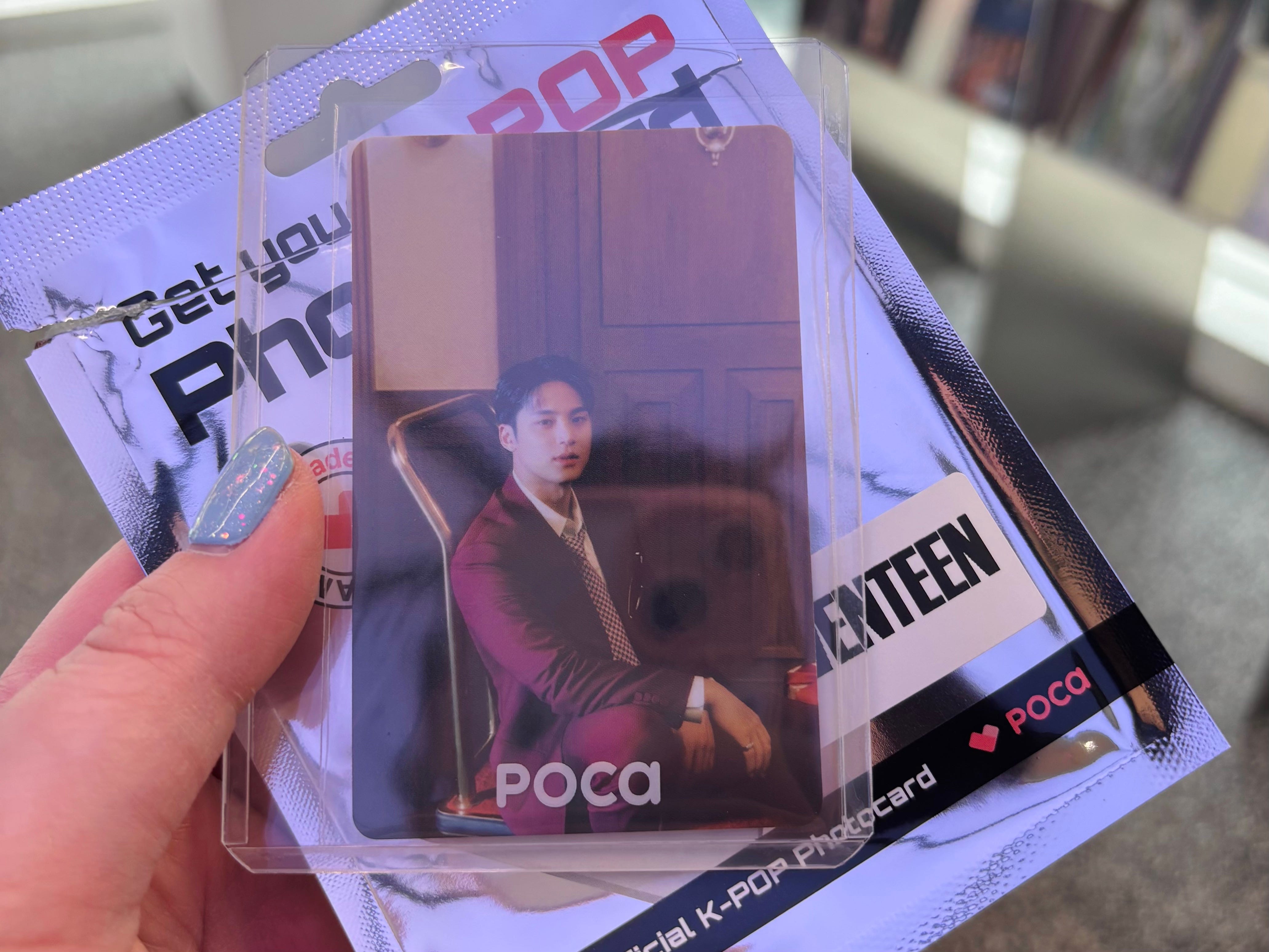A shot of a randomly distributed photocard of Seventeen Mingyu, from Pocaspot.