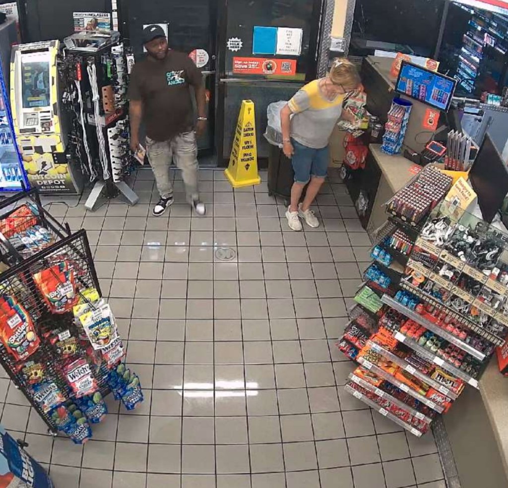 Footage of Farley entering Circle K.