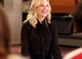 ‘SNL’ host Amy Poehler joined by Tina Fey in cold open and at the ‘Weekend Update’ desk