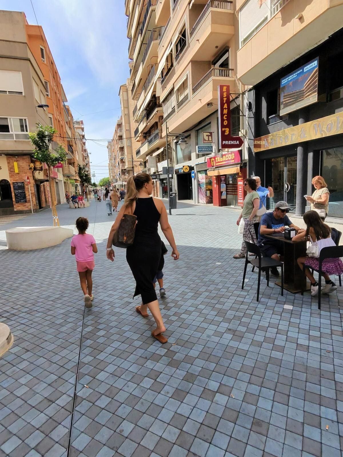 Izabela Oquendo and her daughter walking throughout a Spanish town.