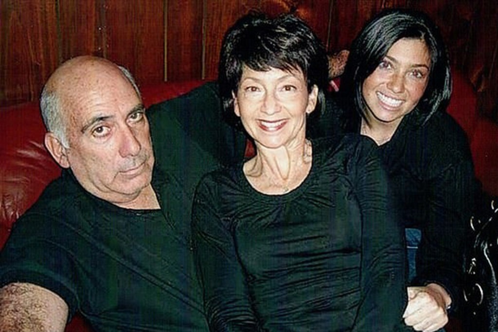 Josh Greenberg, Sandee Greenberg, and their daughter Ellen Greenberg.