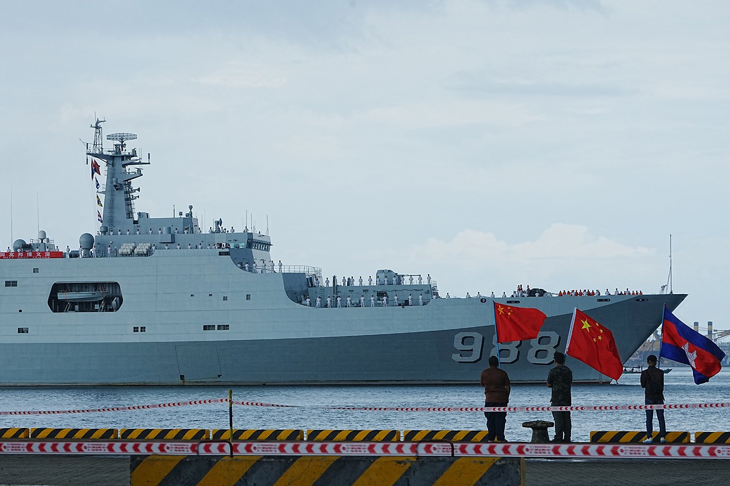 The Chinese warship Yi Meng Shan arrives at a commercial port in Sihanoukville, southern Cambodia, on Oct. 10.