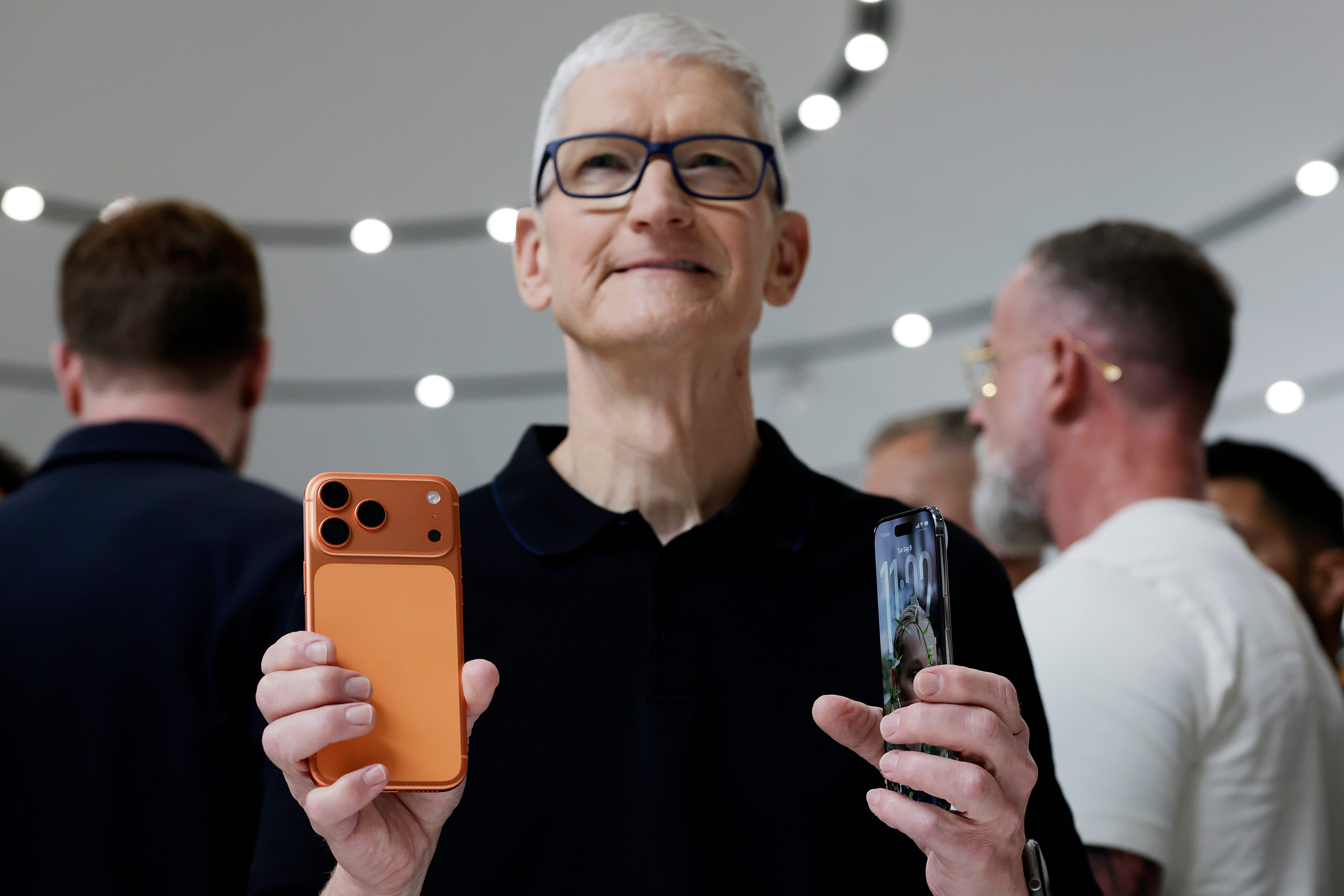 Tim Cook holding two iPhones