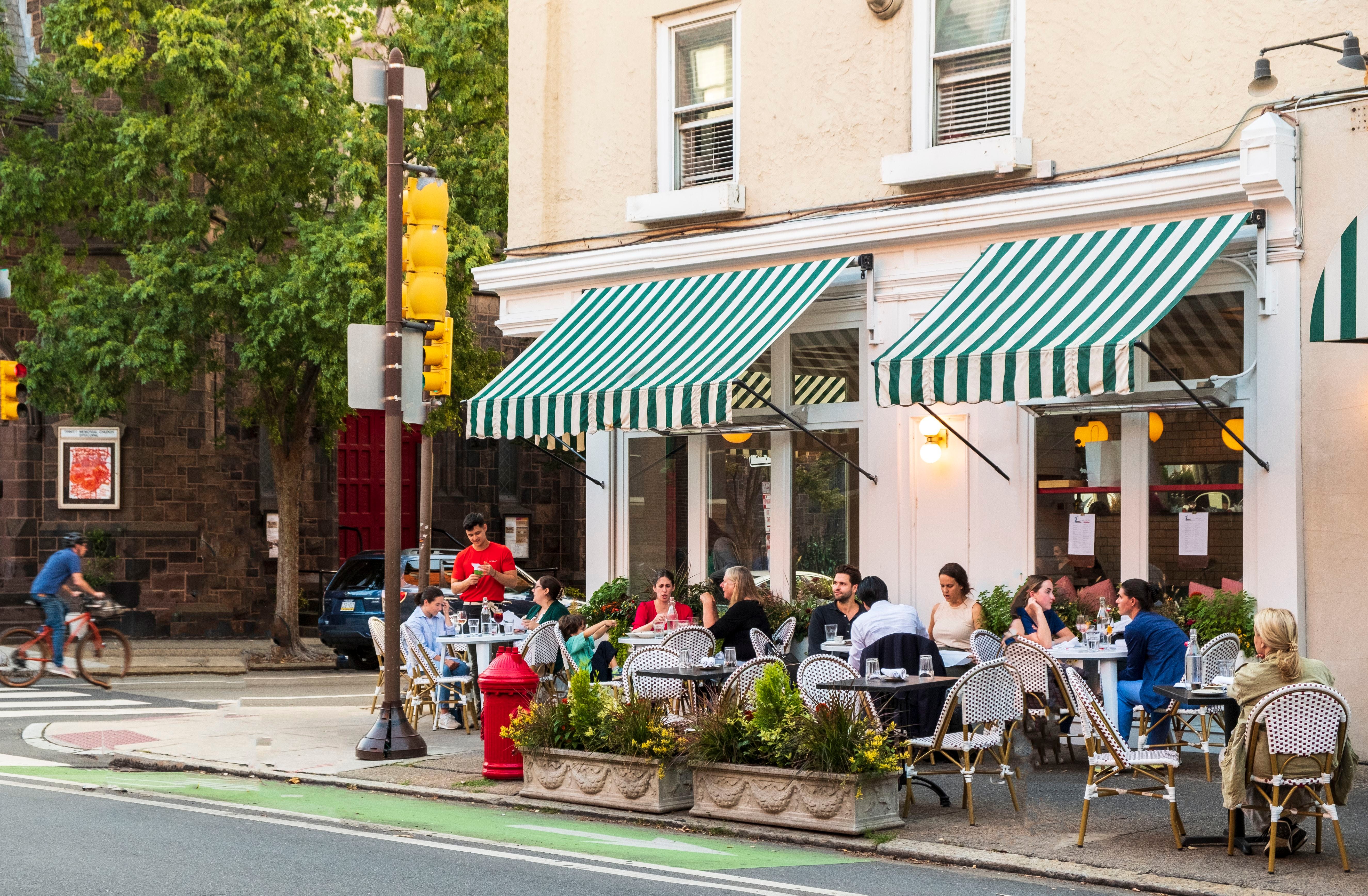 People dining outside in Philadelphia